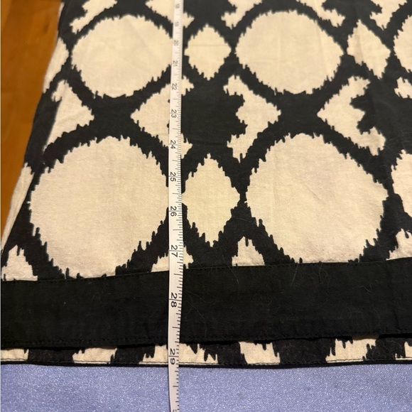 The Royal Standard Black and White Geometric Tunic Top - Picture 4 of 6